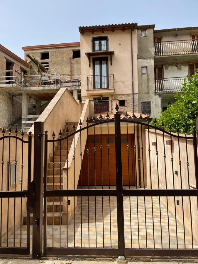 Bed and Breakfast La Vie En Rose Fondi Exterior foto