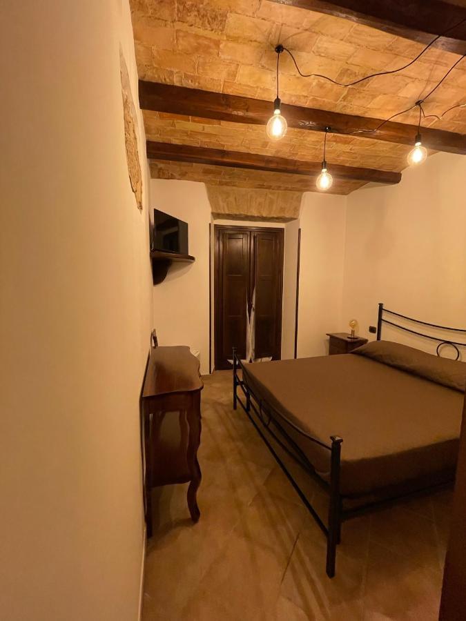 Bed and Breakfast La Vie En Rose Fondi Exterior foto