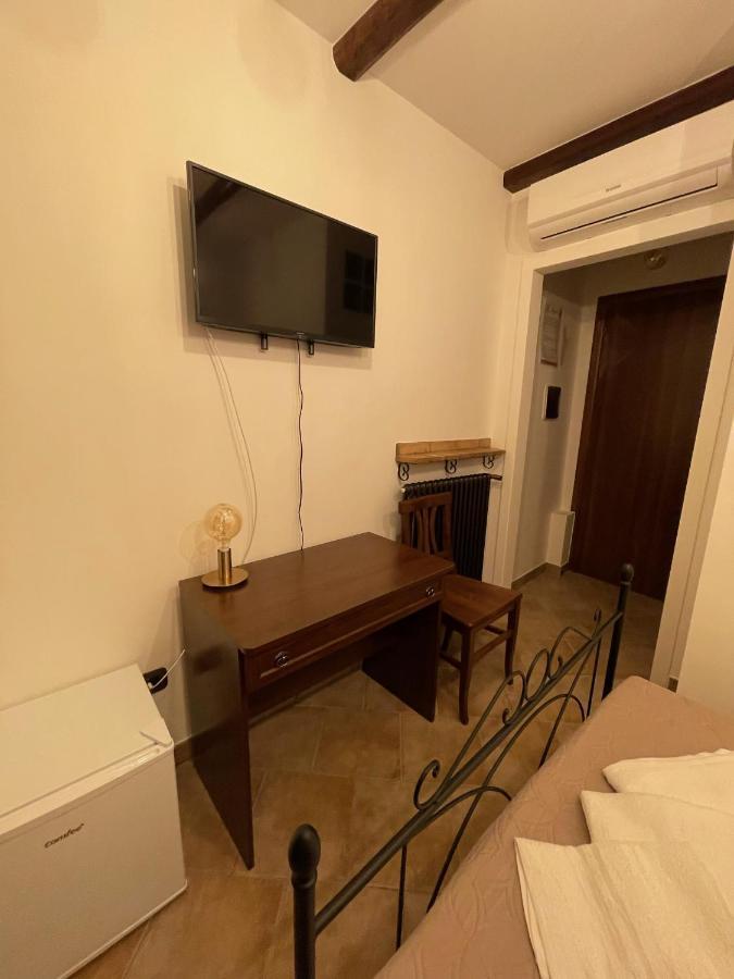 Bed and Breakfast La Vie En Rose Fondi Exterior foto